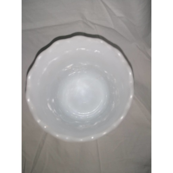 E.O Brody MJ-42 milk glass candy dish - Picture 2 of 4